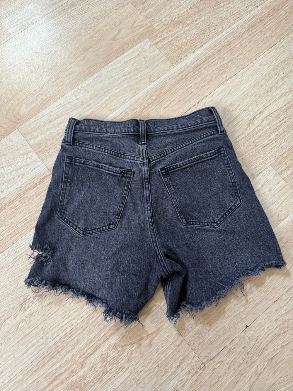 Abercrombie and Fitch The Dad High Rise Shorts Washed Black Size 25 - Picture 3 of 4